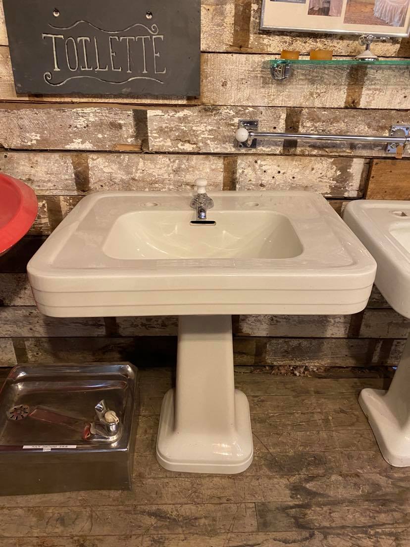 IC4498 - Antique Pedestal Sink - Legacy Vintage Building Materials ...