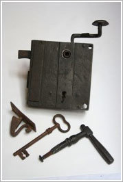Edifice Magazine 2005: "Three Centuries of Door Hardware" - Sven Kraumanis