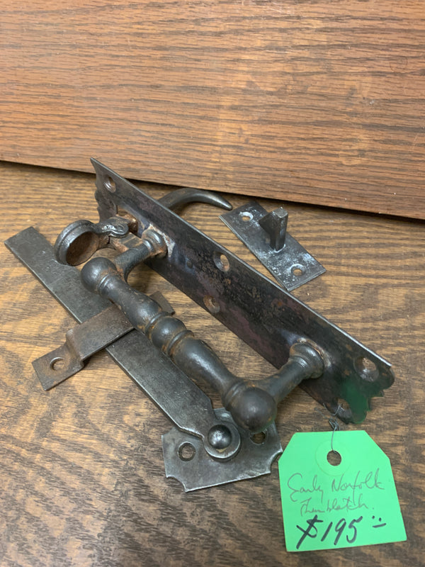 Norfolk style scalloped thumblatch ca. 1740-1840