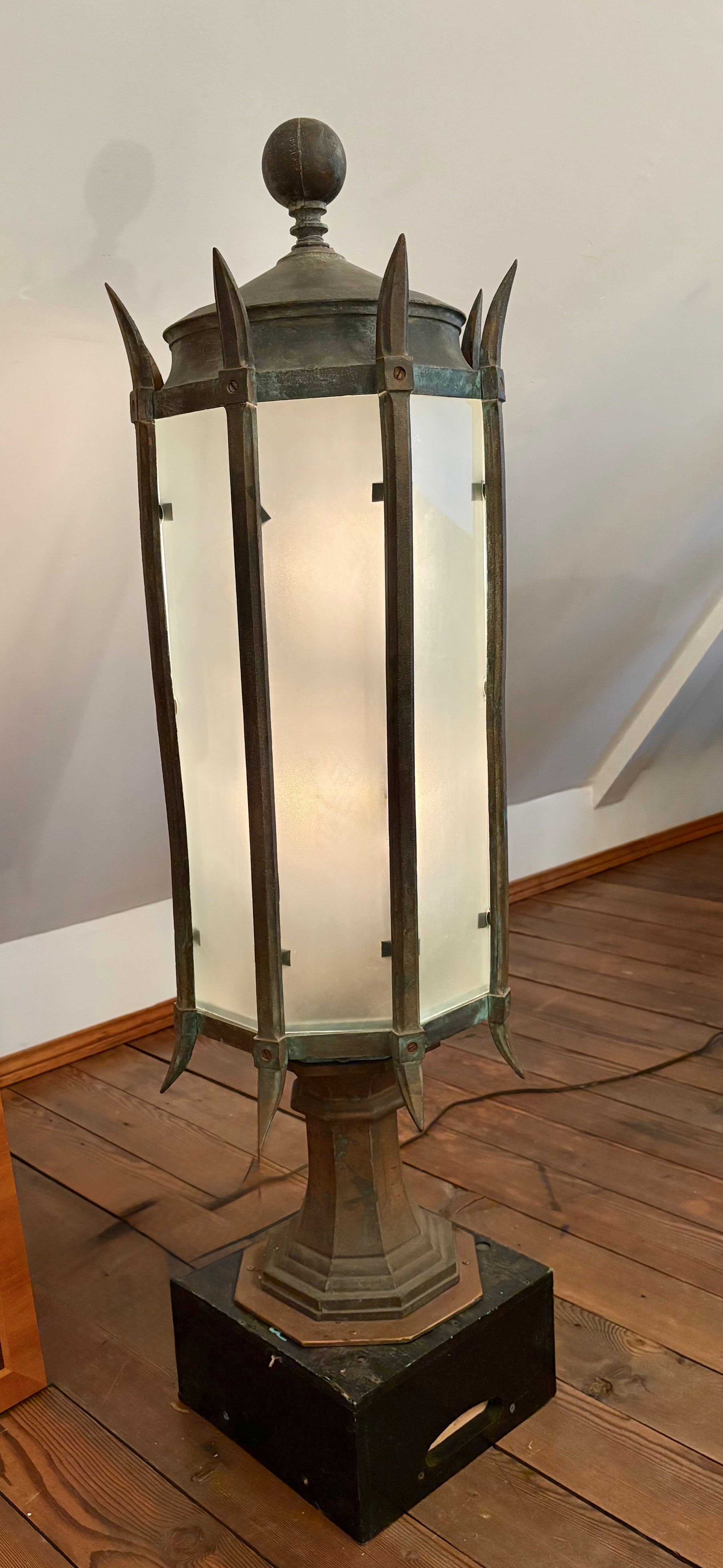 Bronze Pillar Mount Street Lamp - Chicago, USA