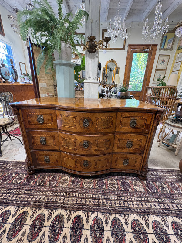18th Century Baroque Commode with Serpentine Front and Walnut Parquetry