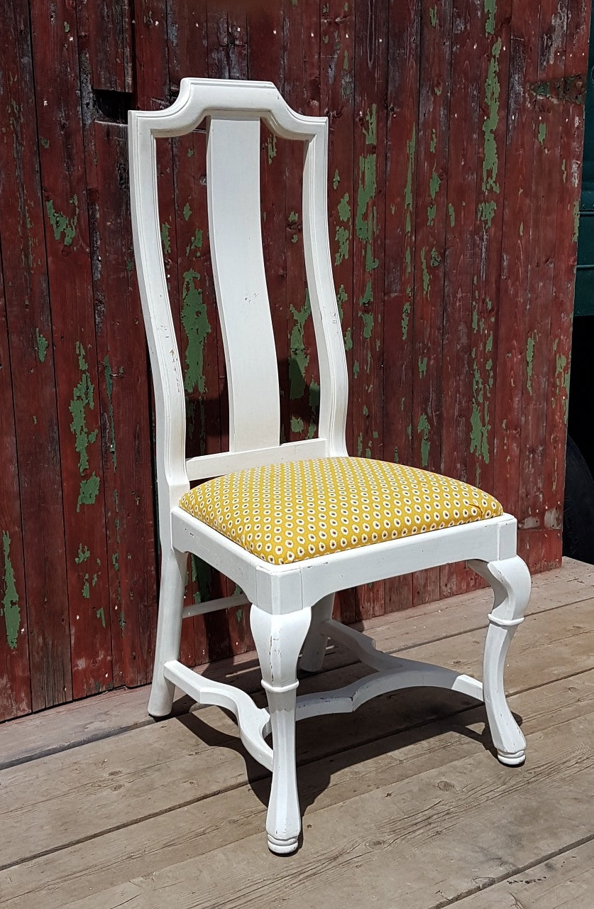 Vintage Queen Anne Style Dining Chairs