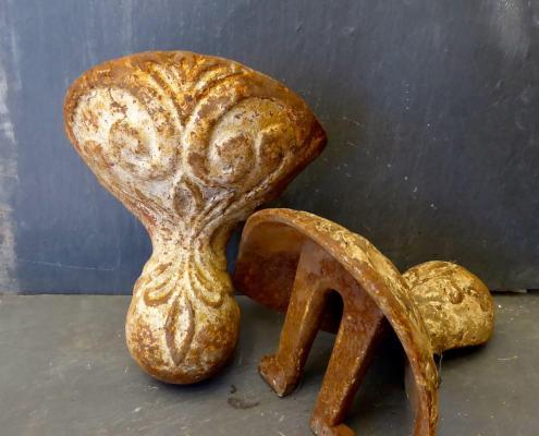 Antique Victorian style bathtub claw feet