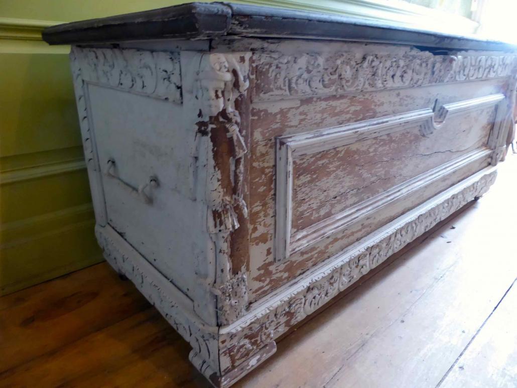Large, beautifully carved antique oak, 16th Century trunk. Likely English or French