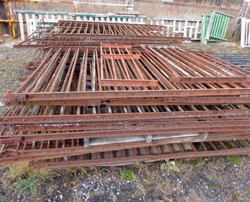 Antique cast iron fencing, includes small gate.