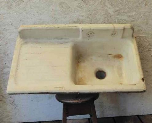 Porcelain coated antique cast iron sink