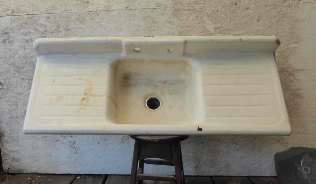 Porcelain coated antique cast iron sink