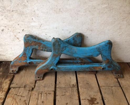 Antique iron legs or base